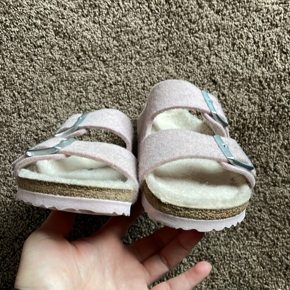 Women's Birkenstock Arizona Rivet PINK Wool Shearling Sandals Sz EUR 39/US 8 - Picture 5 of 11